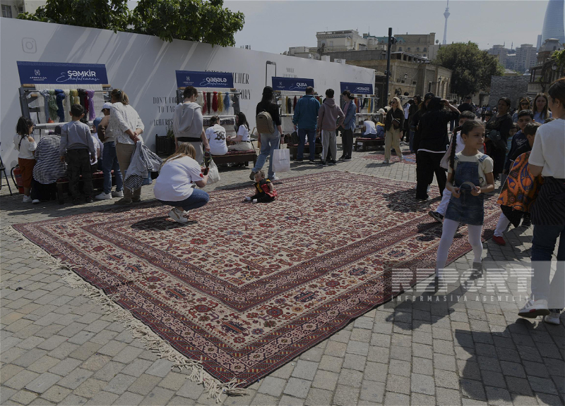 В Баку впервые проходит Национальный фестиваль ковра - ФОТО