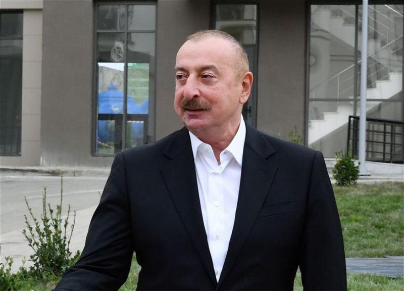 Ильхам Алиев на встрече с шушинцами рассказал о восстановлении исторических памятников в городе