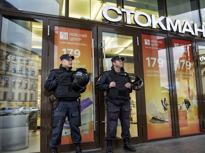 Эвакуация людей началась в шести московских торговых центрах