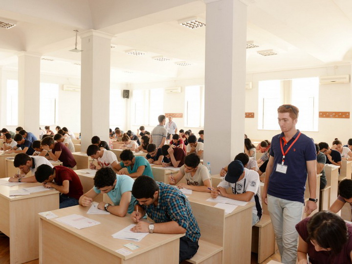 Стало известно, каким будет максимальный балл на выпускном и вступительном экзаменах в вузы