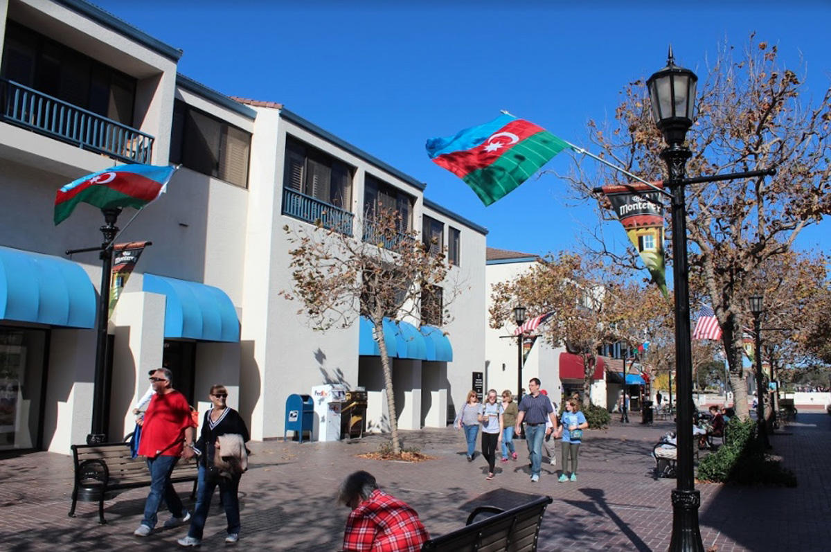 ABŞ-ın Monterey şəhər meri Azərbaycan Dövlət Bayrağı Günü ilə bağlı bəyannamə imzalayıb - FOTO