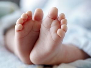 Bakıda 5-ci mərtəbədən yıxılan uşaq ölüb