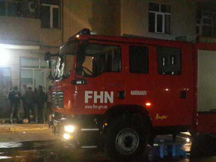 Bakıda yaşayış binasında baş verən yanğın söndürülüb - YENİLƏNİB