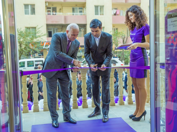 Azercell-dən yeni konsepsiya – tam xidmət indi Xırdalanda – FOTO