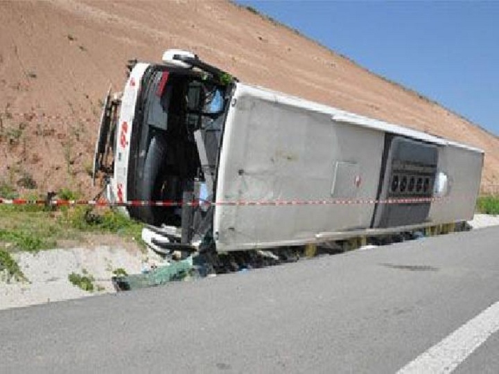 Türkiyədə avtobus aşıb: ölən və yaralananlar var