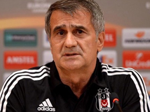 Главный тренер «Бешикташа» на матче «Карабах» - «Челси»