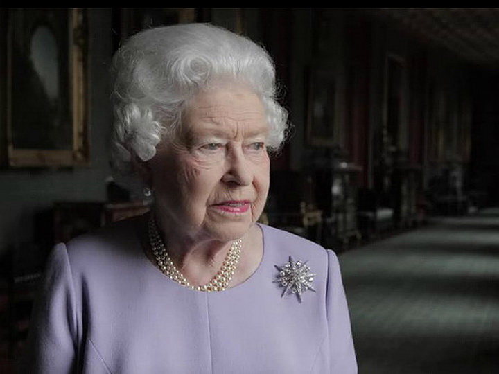 После отставки Мугабе самым пожилым главой государства в мире стала королева Британии