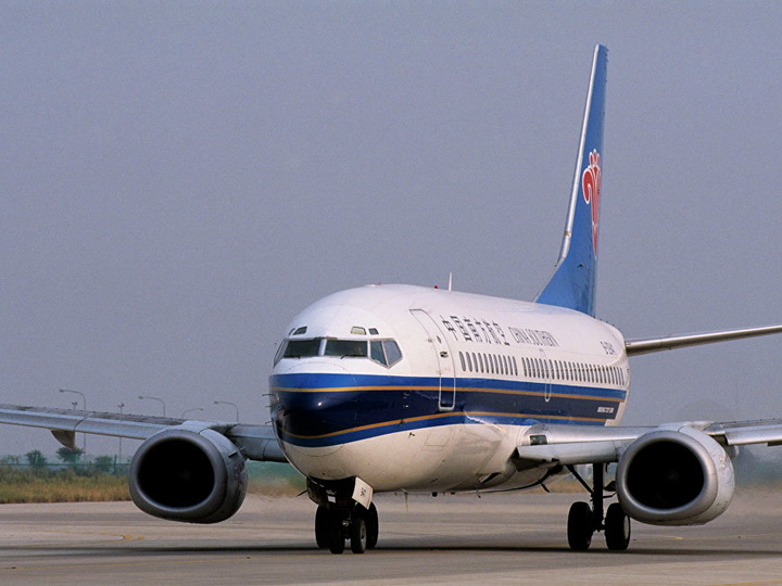 В Пекине самолет China Southern выкатился за пределы взлетной полосы