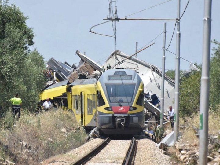 При столкновении поездов в Италии погибли 10 человек