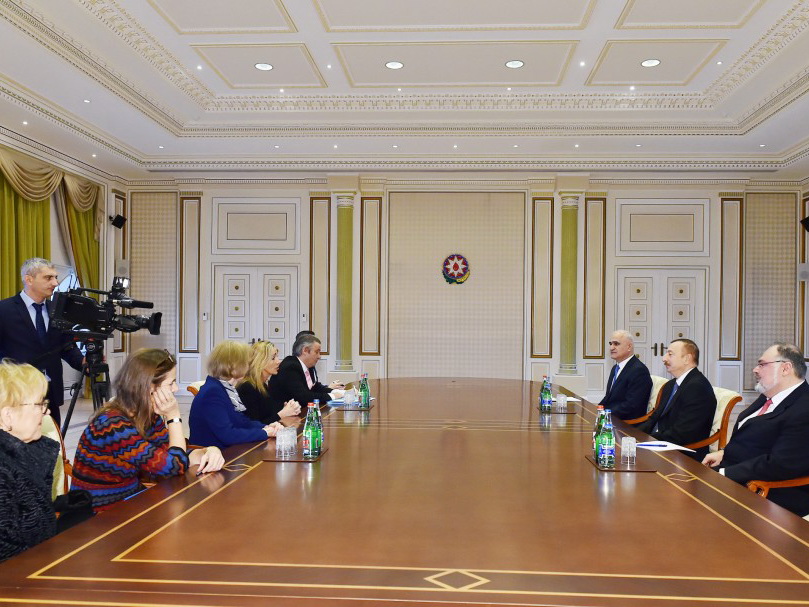 Ильхам Алиев принял делегацию во главе с Государственным министром Великобритании по торговле и поощрению экспорта