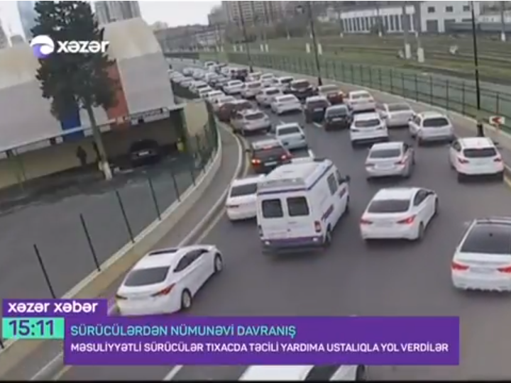 Это в Азербайджане: как водители уступили дорогу машине скорой помощи? - ВИДЕО