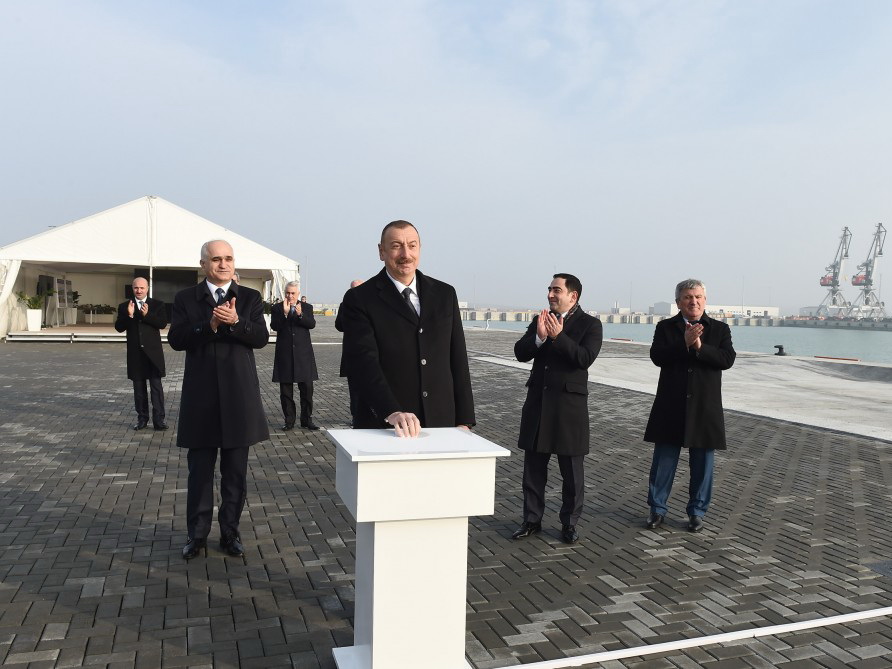 Ильхам Алиев открыл терминал Ро-Ро в комплексе Бакинского международного морского торгового порта - ФОТО
