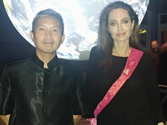 Анджелине Джоли приписывают роман с камбоджийским режиссером - ФОТО