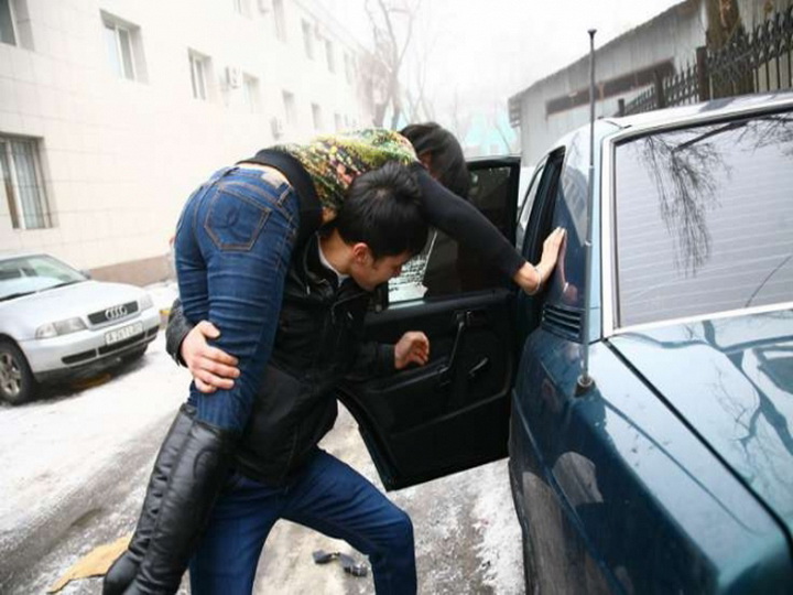 В Азербайджане похищена учительница средней школы