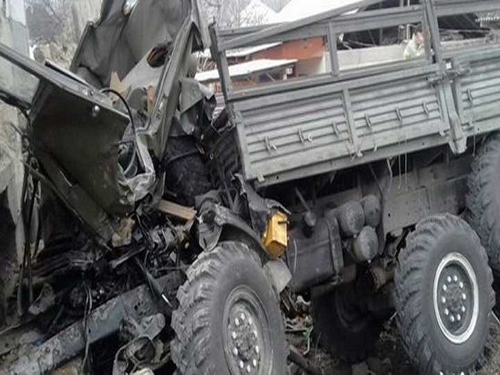 Перевозившая армянских военнослужащих грузовая машина стала причиной смерти граждан