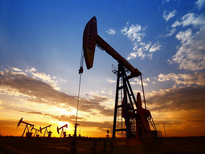 Цены на нефть восстанавливаются после снижения