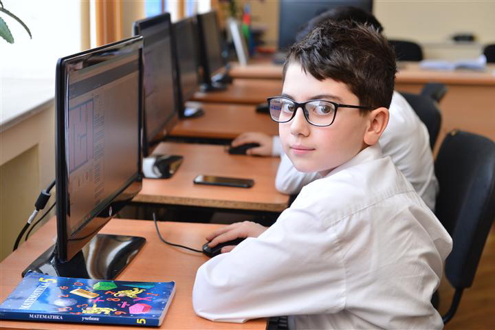 Пилотный проект Минобразования: В бакинских школах обучают созданию компьютерных игр и мультфильмов – ФОТО