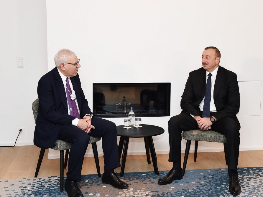 Ильхам Алиев встретился с соучредителем и исполнительным директором компании Carlyle Group - ФОТО