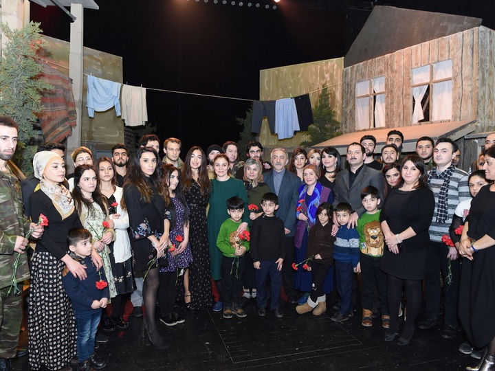 Состоялась премьера спектакля «Когда цветет миндаль», посвященного 26-й годовщине Ходжалинской трагедии - ФОТО