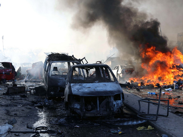 При двойном взрыве в столице Сомали погибли 18 человек