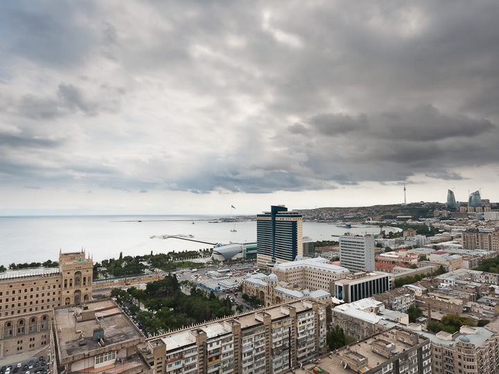 В Баку и на полуострове в понедельник сохранится облачность, возможны дожди