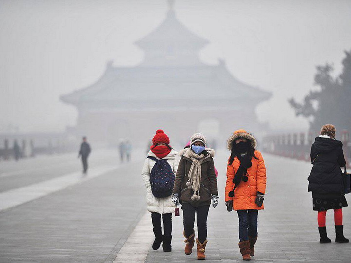 В столице Китая повысили уровень опасности из-за смога