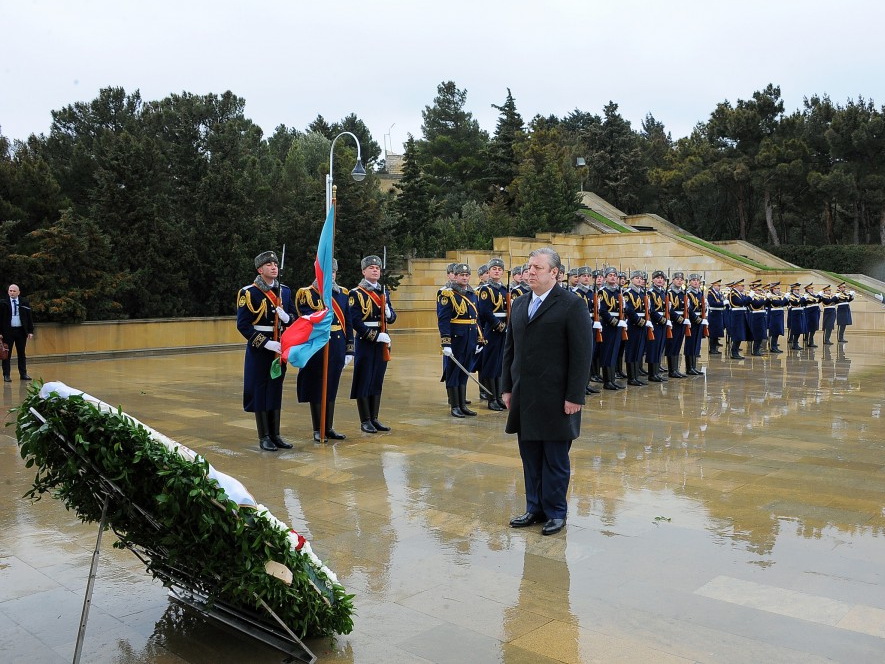 Премьер-министр Грузии посетил Аллею шехидов