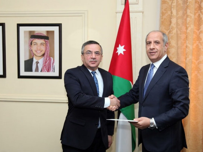 Посол Азербайджана вручил верительные грамоты Королю Иордании