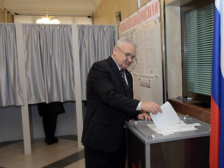 В Азербайджане россияне активно голосуют на выборах президента РФ – ФОТО