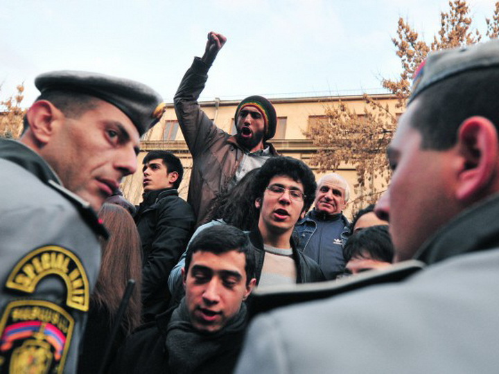 Митингующие в Армении: «Да здравствует народная революция, начавшаяся сегодня в стране» - ФОТО - ВИДЕО – ОБНОВЛЕНО