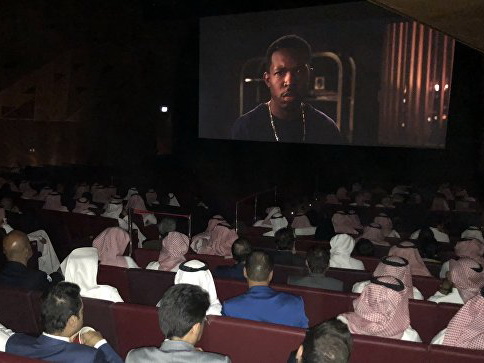 В Саудовской Аравии открылся первый за последние 40 лет публичный кинотеатр – ФОТО – ВИДЕО