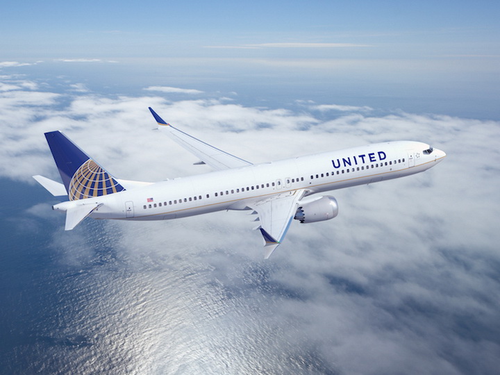 В Японии экстренно сел самолет United Airlines из-за неисправности в двигателе