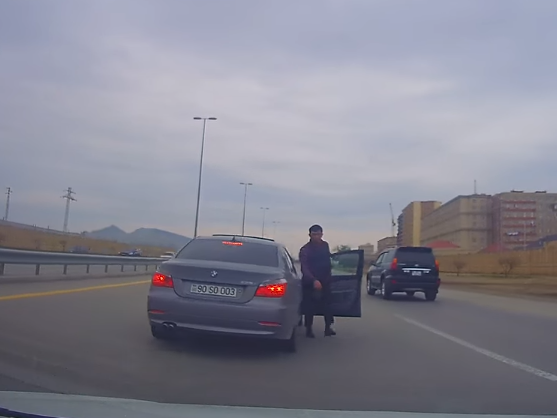 В Баку задержан водитель BMW, выехавший на «встречку» и устроивший гонки на трассе - ВИДЕО– ОБНОВЛЕНО