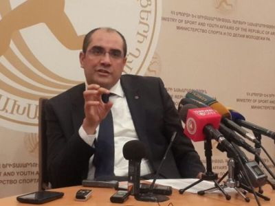 Армянский министр подал в отставку и присоединился к митингующим