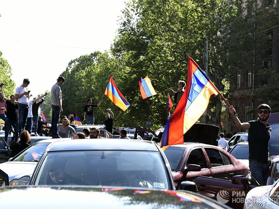 Оппозиция в Армении выдвинула условия своего участия в выборах