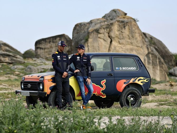 Гонщики Red Bull прокатились на «Ниве» в Гобустане - ФОТО