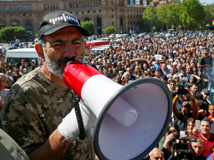 Лидер оппозиции Армении пригласил врио премьера на переговоры