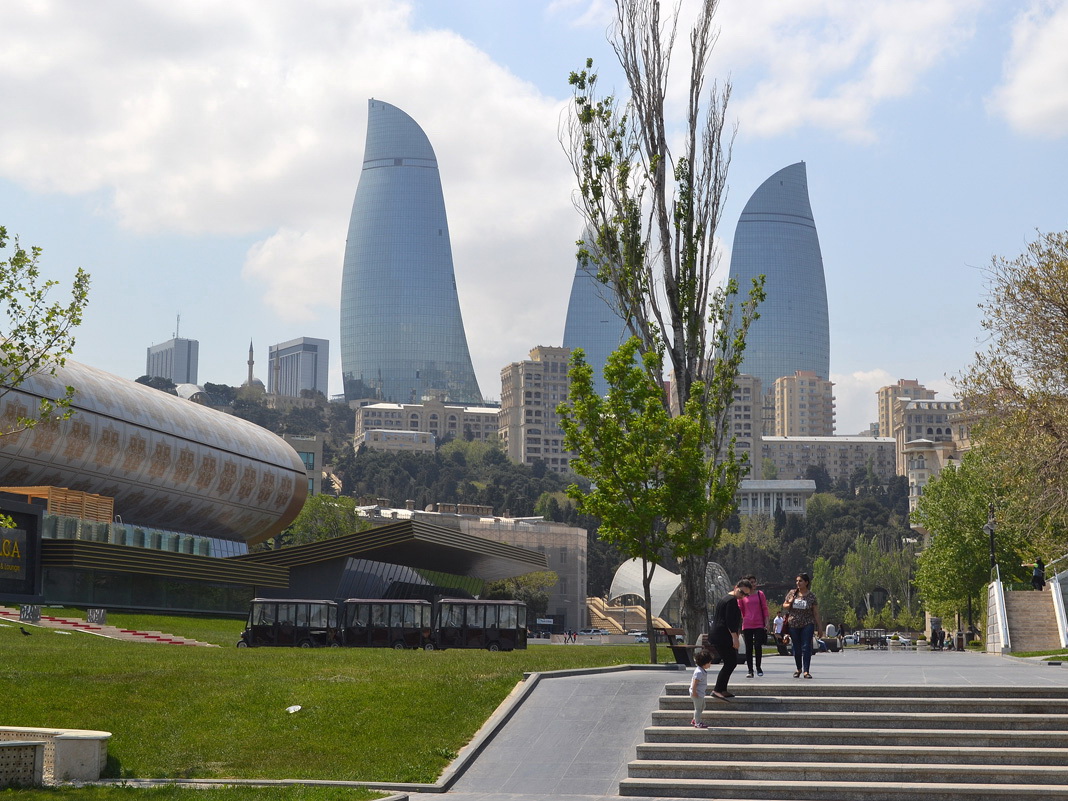 В четверг температура воздуха в Баку составит +28 градусов