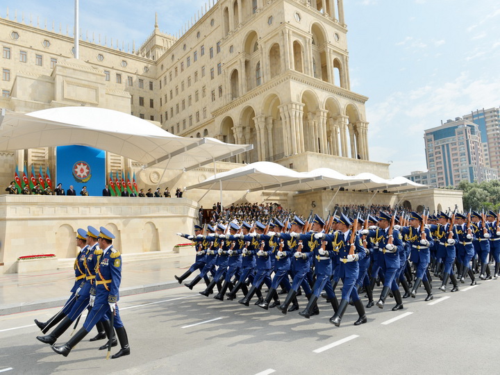 В связи с военным парадом будет закрыто движение в центре Баку