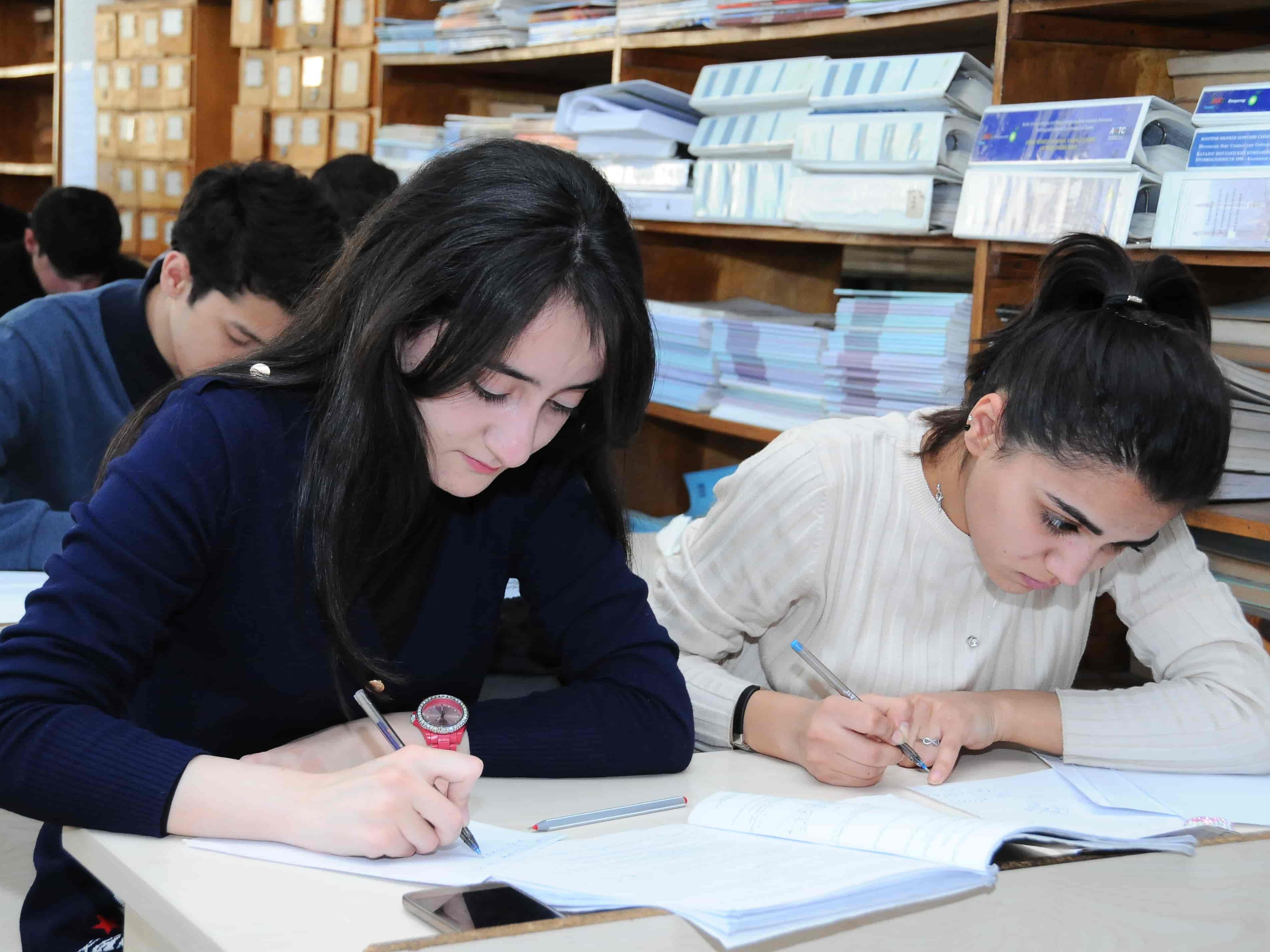 Стало известно число обучающихся в Азербайджане иностранных студентов