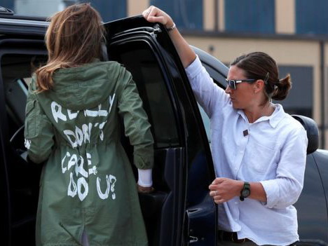 Мелания Трамп отправилась к детям-мигрантам в куртке с надписью «Мне все равно» - ФОТО