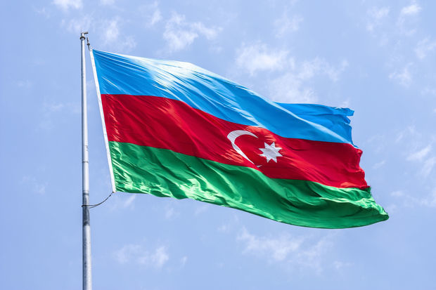 Кабмин устранил ошибку в правилах поднятия Государственного флага Азербайджана