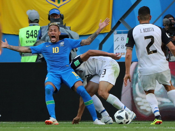 VAR vs Neymar. Позорная симуляция суперзвезды сборной Бразилии – ФОТО – ВИДЕО