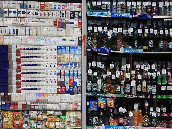 Азербайджан сокращает безакцизную норму по объему ввозимых алкоголя и сигарет для индивидуального потребления