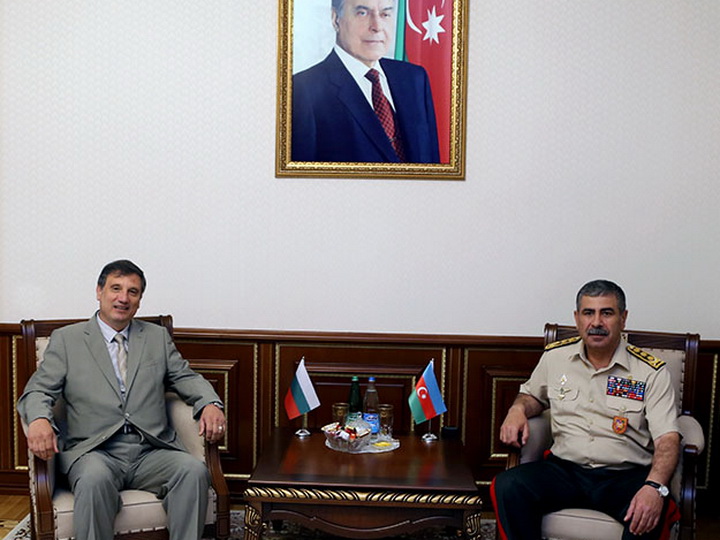 Обсуждены вопросы военного сотрудничества между Азербайджаном и Болгарией