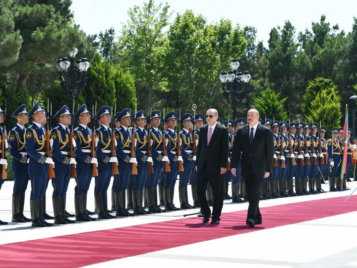 В Баку состоялась церемония официальной встречи Президента Турции - ФОТО