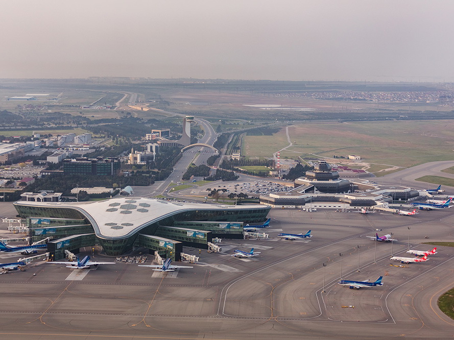  Международный аэропорт Гейдар Алиев за первые полгода обслужил почти два миллиона пассажиров