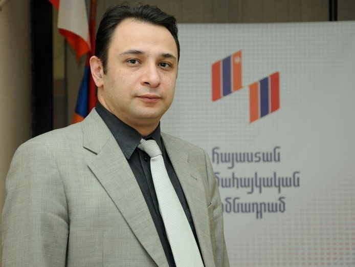Глава всеармянского «благотворительного» фонда подал в отставку