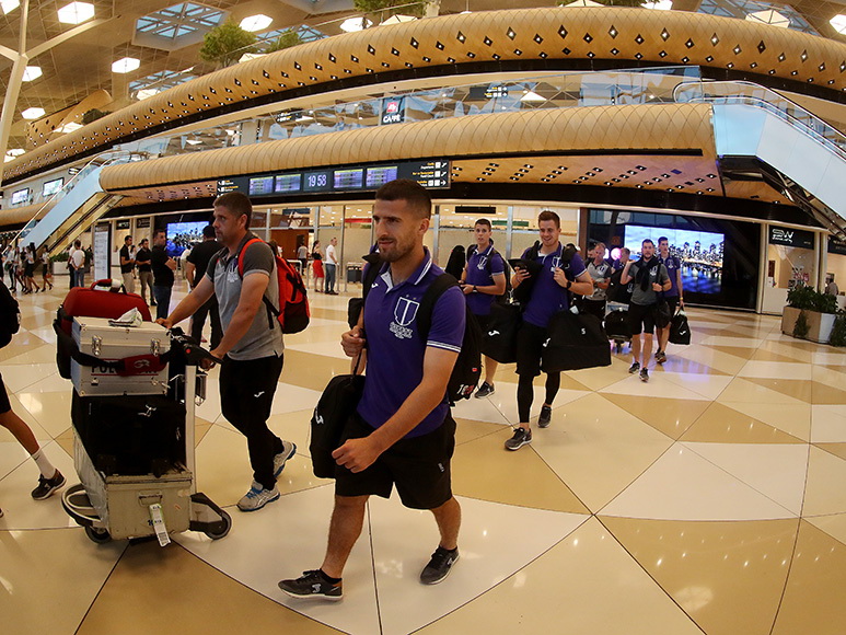 «Уйпешт» летел в Баку чартером с двумя остановками и лишился двоих футболистов – ФОТО