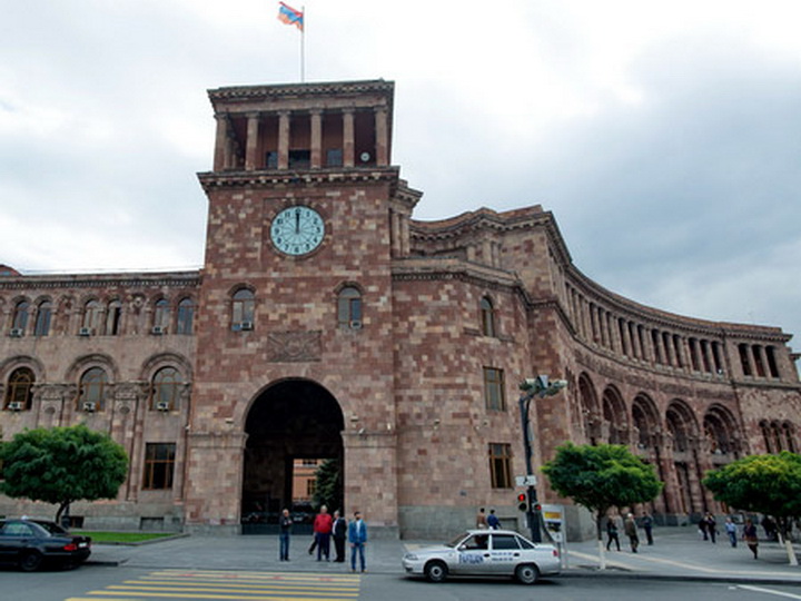 В Ереване хотят пересмотреть один из базовых договоров с Москвой